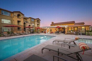 The Landing at College Square