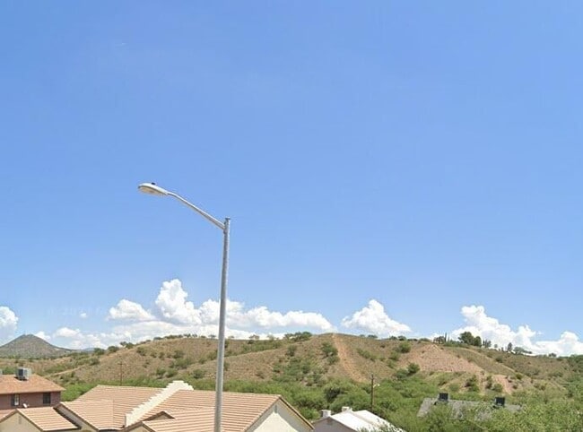 2536 N Corinthian Garden Dr