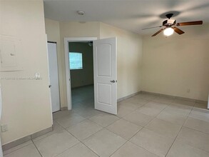 1720 Pierce St-Unit -2 in Hollywood, FL - Building Photo - Building Photo