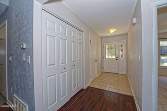 638 Top Ridge Dr in Albany, NY - Building Photo - Building Photo