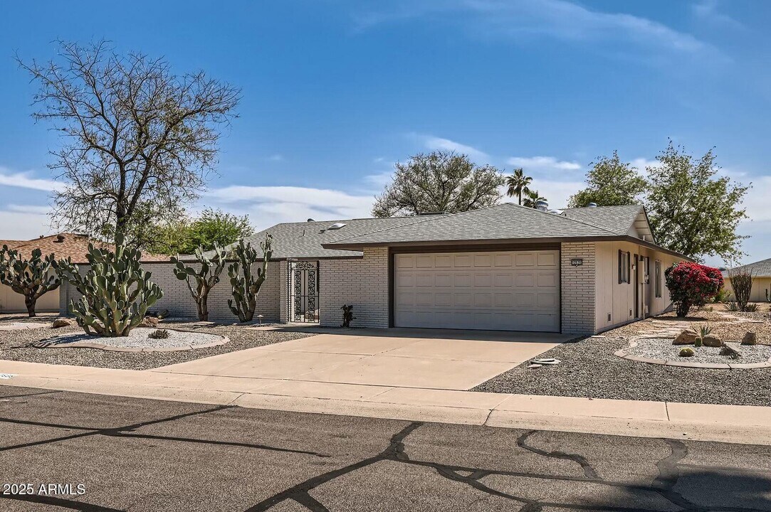 12535 W Skyview Dr in Sun City West, AZ - Building Photo