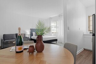 1200 Ocean Dr in Miami Beach, FL - Building Photo