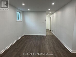 606 Lansdowne Dr in Oshawa, ON - Building Photo - Building Photo