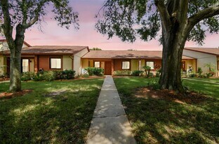 7433 Greystone Dr in Hudson, FL - Building Photo