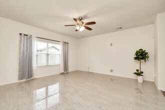 829 Indigo Springs Ln in La Marque, TX - Building Photo - Building Photo