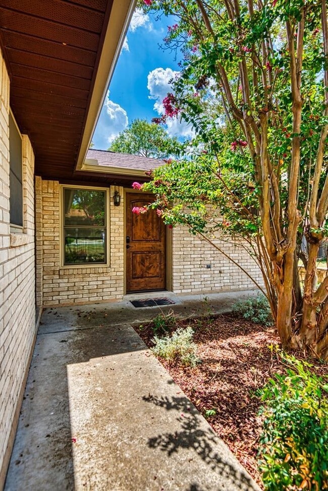 821 Laura Belle Dr in Kerrville, TX - Building Photo - Building Photo