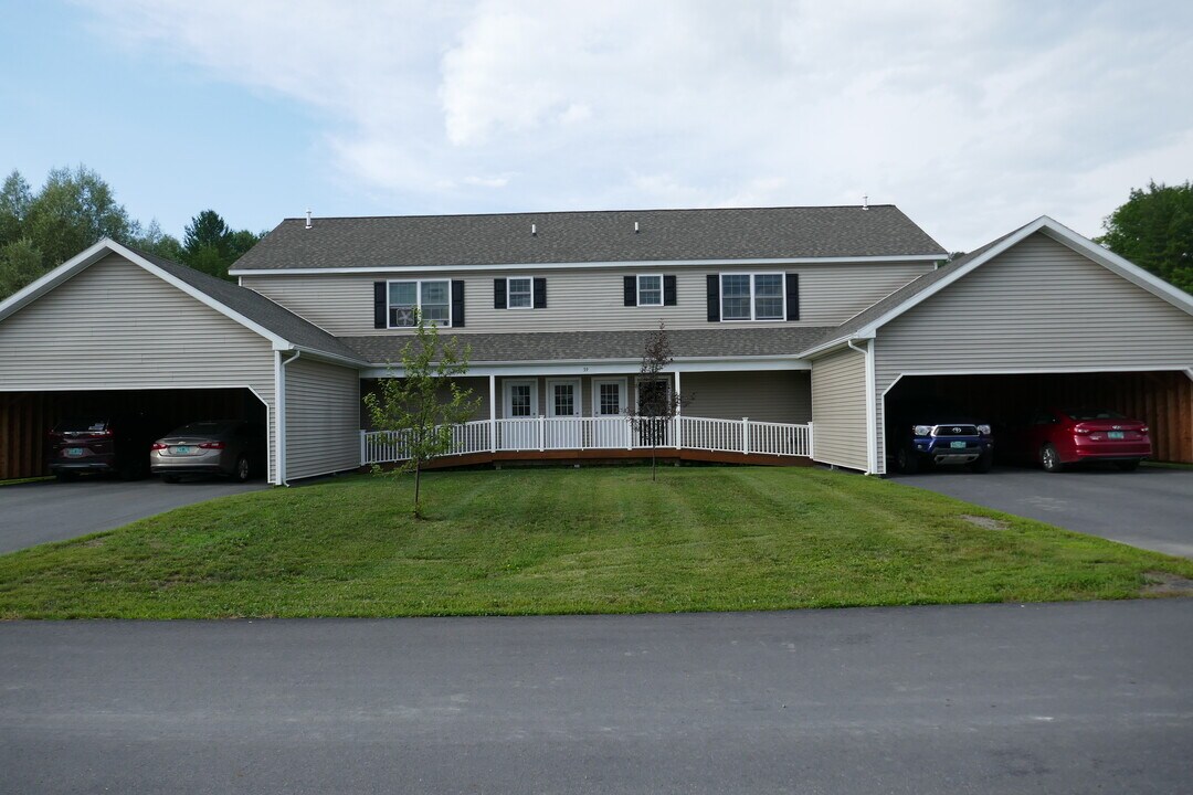 39 Rudd Farm Dr in Barre, VT - Foto de edificio