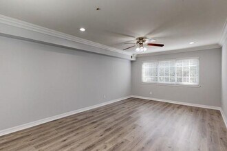 397 Lake Pointe Dr in Middle Island, NY - Building Photo - Building Photo