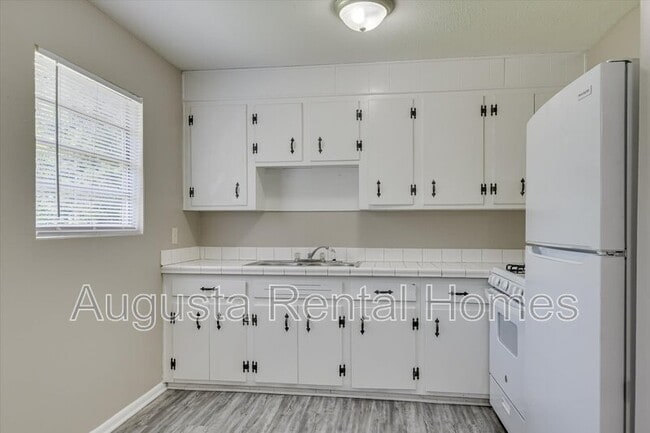 property at 320a Verdery Dr