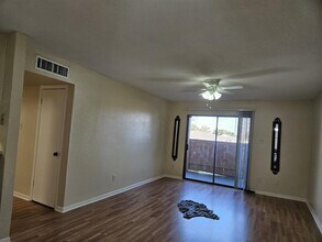 8433 Hearth Dr in Houston, TX - Building Photo - Building Photo
