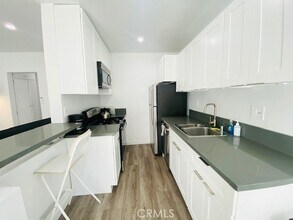 11422 Iowa Ave, Unit 9 in Los Angeles, CA - Building Photo - Building Photo