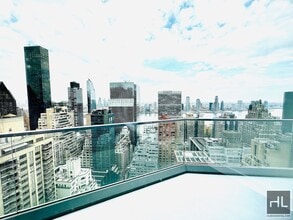 East 44th Street, Unit 35G in New York, NY - Building Photo - Building Photo