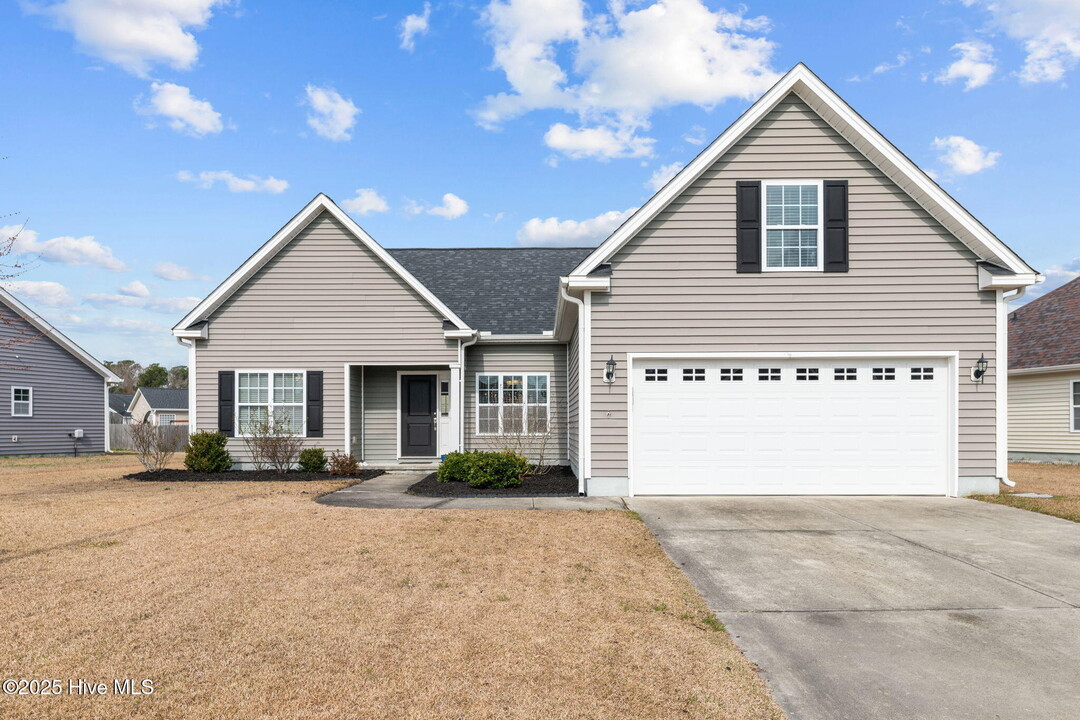 305 Lynden Ln in New Bern, NC - Building Photo