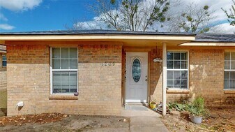 1209 Georgia St in College Station, TX - Building Photo