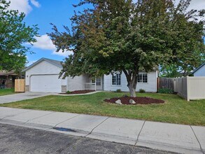 2499 N Capecod Way in Meridian, ID - Building Photo - Building Photo