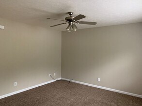 131 Primrose Ln in Lynchburg, VA - Foto de edificio - Building Photo