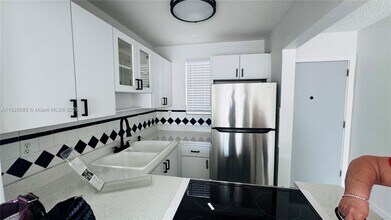 2385 NW 11th St in Miami, FL - Building Photo - Building Photo