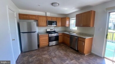 18214 Gravinia Cir in Germantown, MD - Building Photo - Building Photo