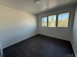 5750 Hollywood Blvd, Unit 636 in Los Angeles, CA - Building Photo - Building Photo