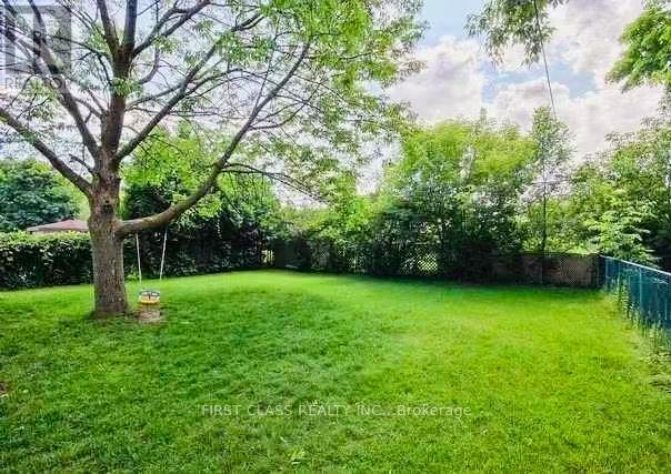 28 Collins Crescent in Aurora, ON - Building Photo - Building Photo