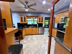 1915 Country Club Prado in Coral Gables, FL - Foto de edificio - Building Photo