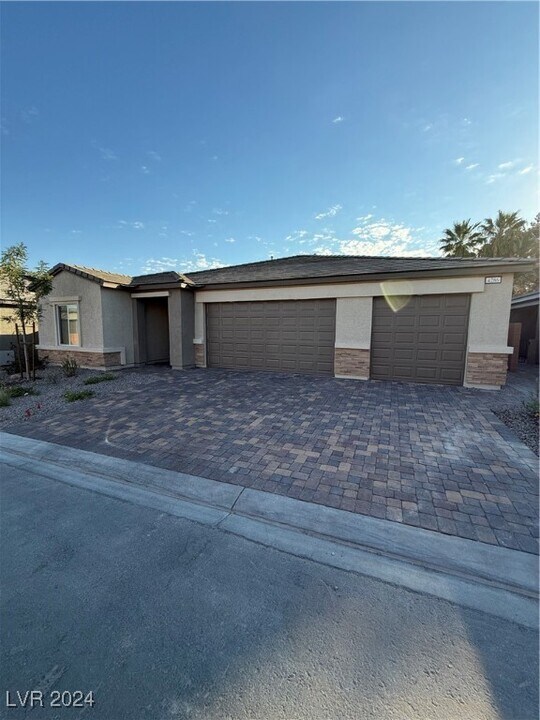 4286 Rosalyn Ridge St in Paradise, NV - Building Photo