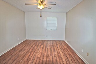 53 Holly Ave in Crawfordville, FL - Building Photo - Building Photo
