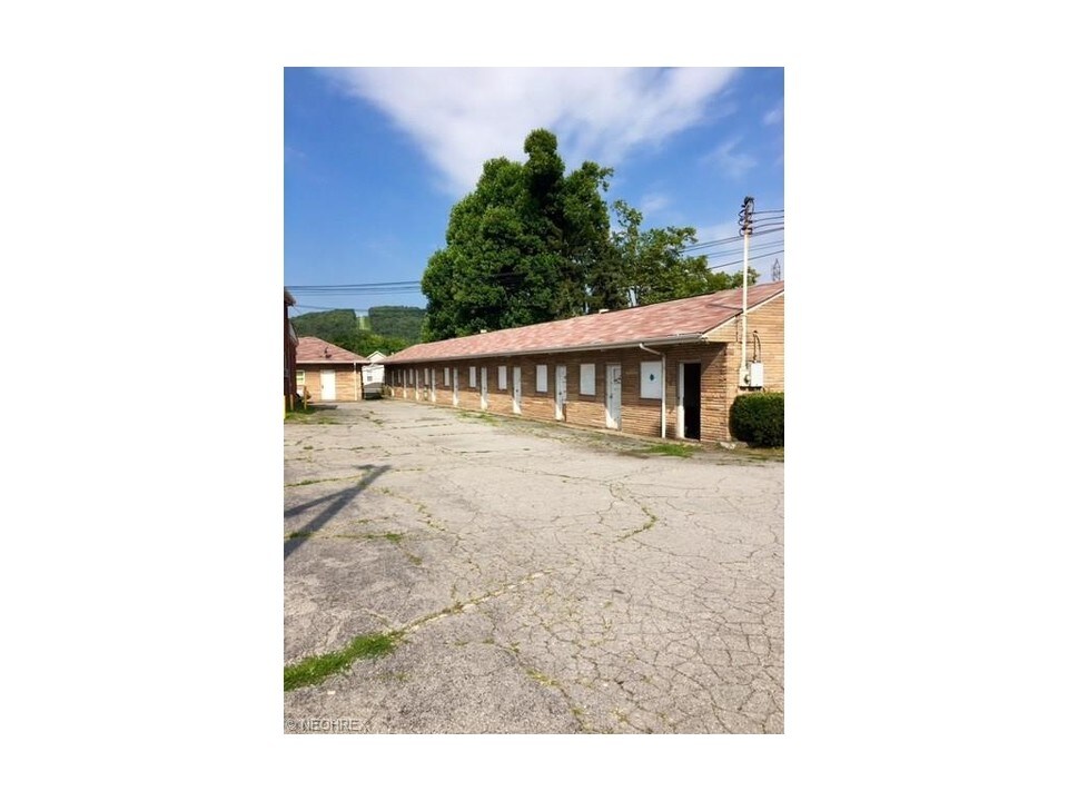 Washington Trail Apartments in Follansbee, WV - Building Photo