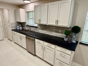 1715 Bonanza Rd in Houston, TX - Building Photo - Building Photo