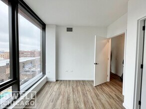 1111 W Lake St, Unit 1 in Chicago, IL - Building Photo - Building Photo