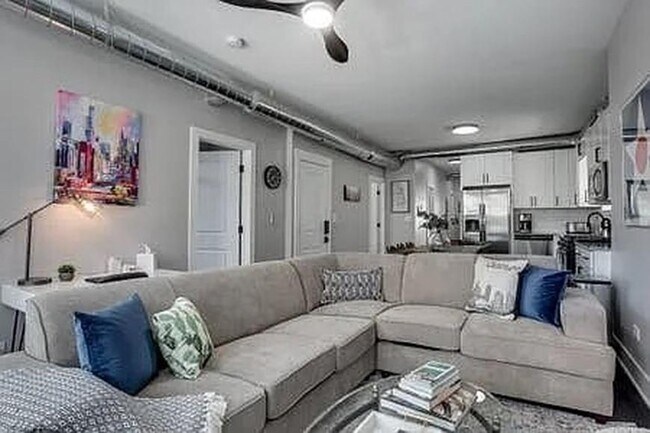 property at 1606 W Waveland Ave