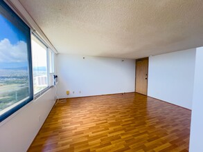1060 Kamehameha Hwy in Pearl City, HI - Building Photo - Building Photo