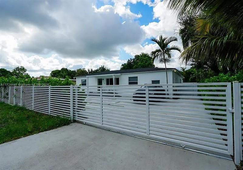 270 NW 149th St in Miami, FL - Building Photo