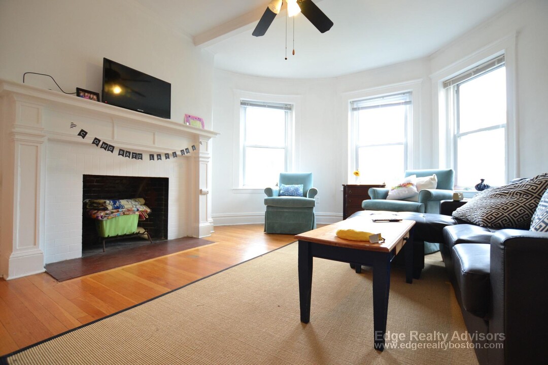 176 Coolidge St, Unit 3 in Brookline, MA - Foto de edificio