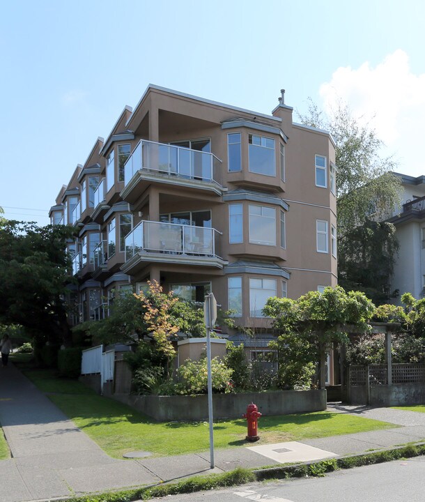 Maple Park West in Vancouver, BC - Building Photo