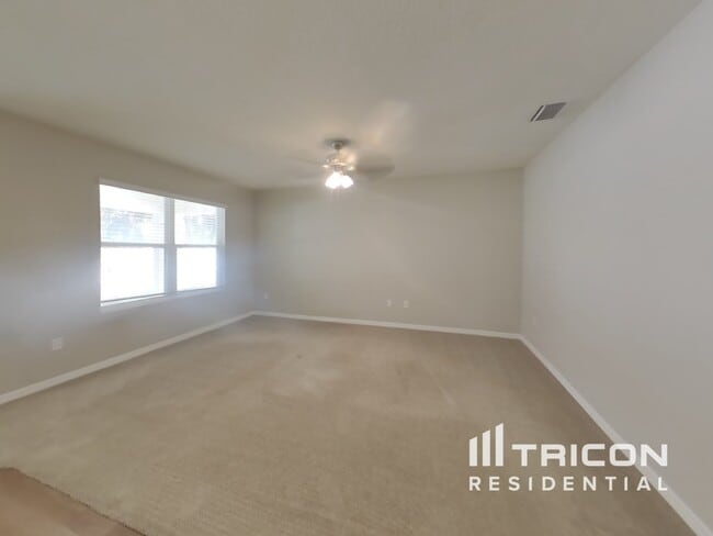 3743 Bramblewood Loop in Spring Hill, FL - Building Photo - Building Photo