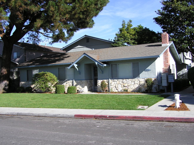 891 Burbank in Santa Clara, CA - Foto de edificio - Building Photo