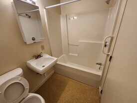 1374 Bucksport Rd, Unit Apartment 6 in Ellsworth, ME - Building Photo