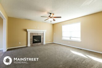 108 Golfview Dr in Pleasant Hill, MO - Foto de edificio - Building Photo