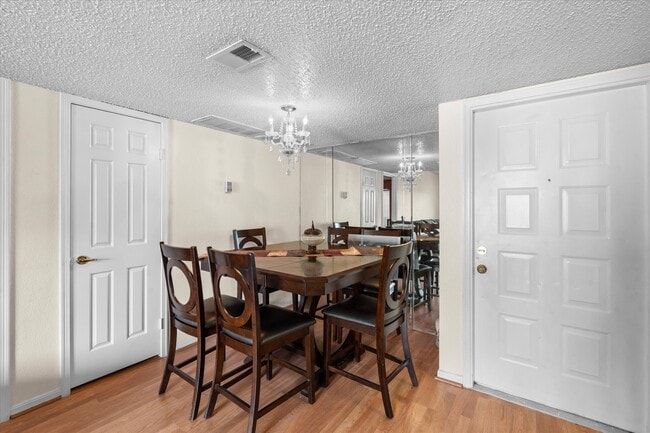 2830 S Bartell Dr in Houston, TX - Building Photo - Building Photo