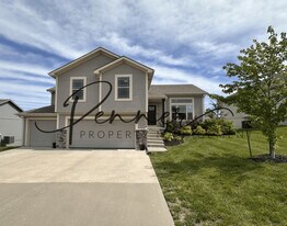 1206 Cooper Dr in Raymore, MO - Building Photo