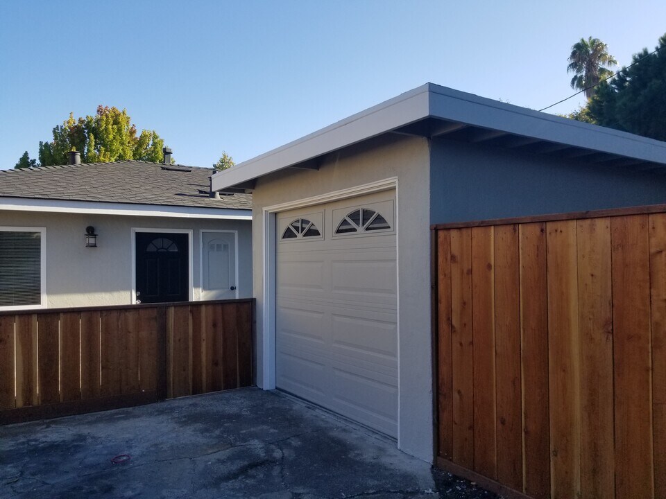 11 Broadway in Redwood City, CA - Building Photo