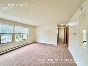 The Royal Apartments in Seattle, WA - Building Photo - Building Photo