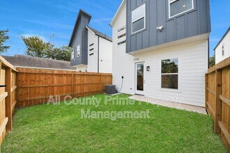 2708 Bostic St in Houston, TX - Foto de edificio - Building Photo