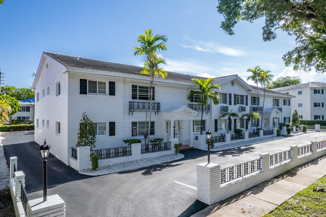 Fountainview Manor in Coral Gables, FL - Building Photo