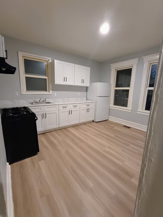 27 Linden Ave in East Orange, NJ - Building Photo