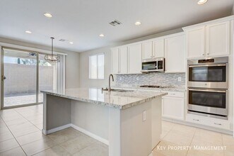 10001 Desert Bighorn Ct in Las Vegas, NV - Building Photo - Building Photo