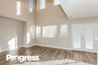 10413 Chandra Ave in Las Vegas, NV - Building Photo - Building Photo