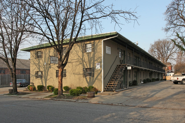 De Ville Apartments in Louisville, KY - Building Photo - Building Photo