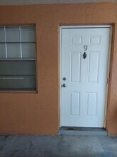 978 SW 10th Dr in Pompano Beach, FL - Foto de edificio - Building Photo